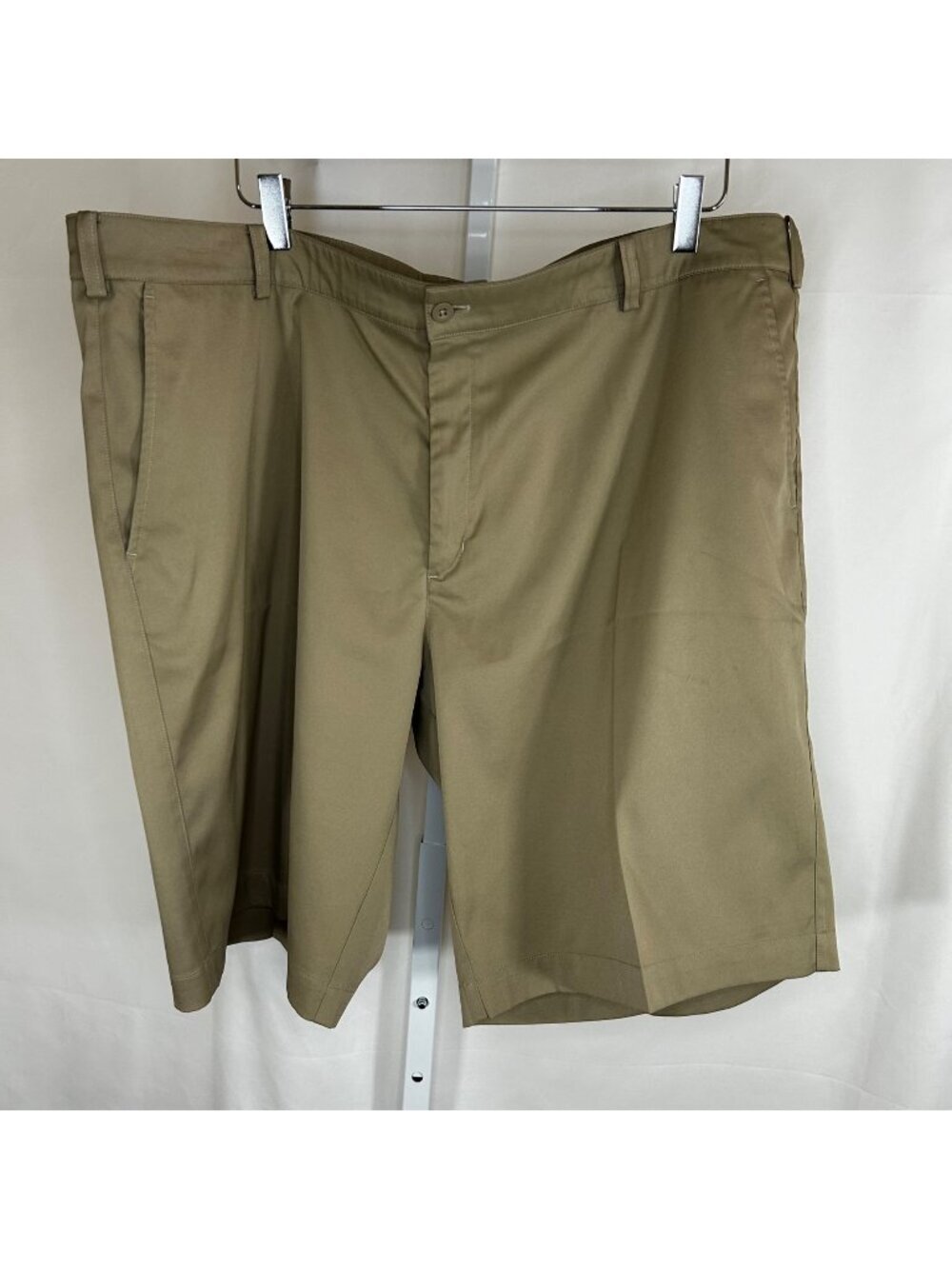 NikeGolf Size 42 Men Khaki Shorts Outdoor Golf Athletic Sports Casual Chinos